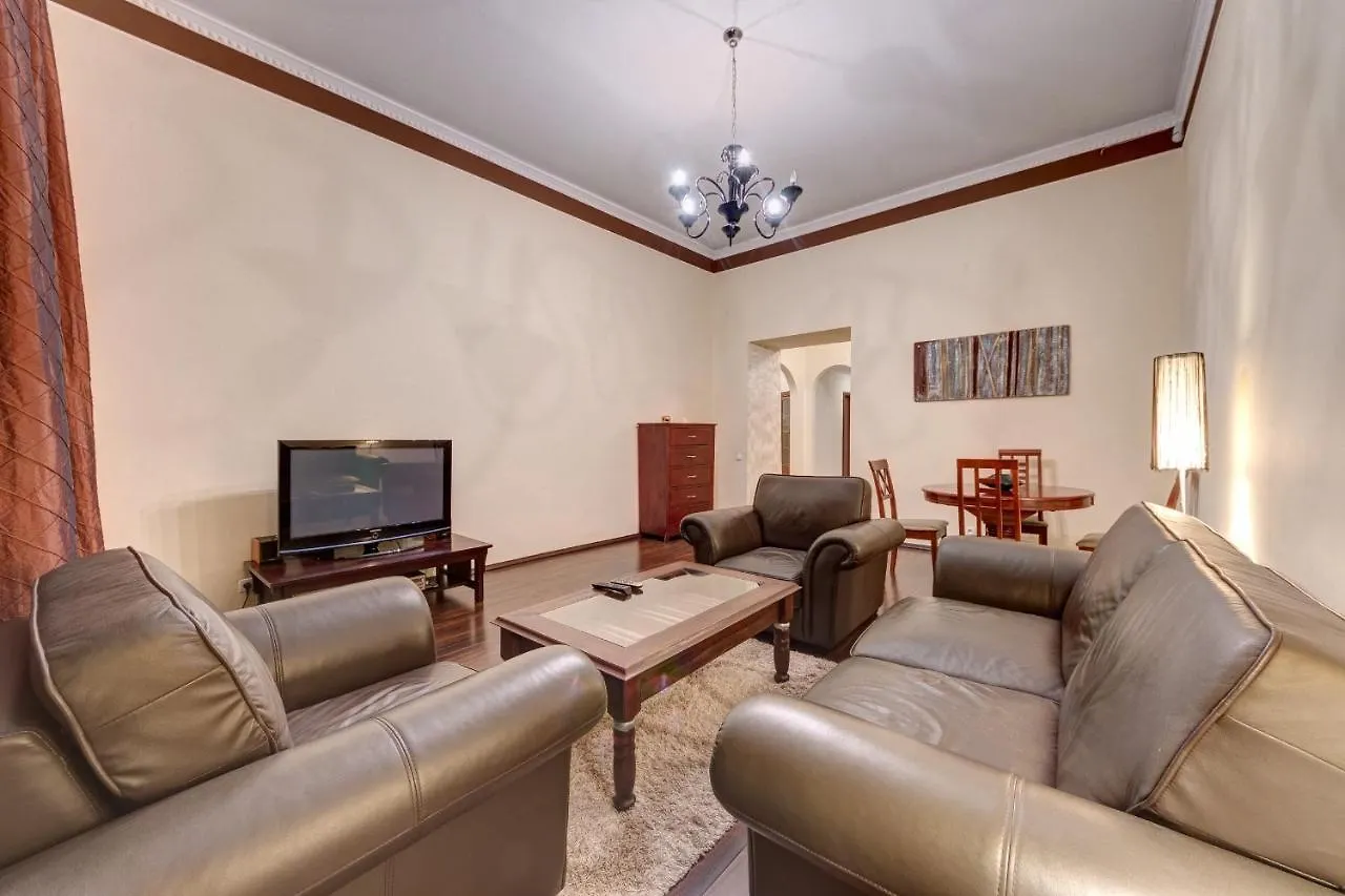 Four Bedroom Apartment Near The Nsc Olympic Kyjev