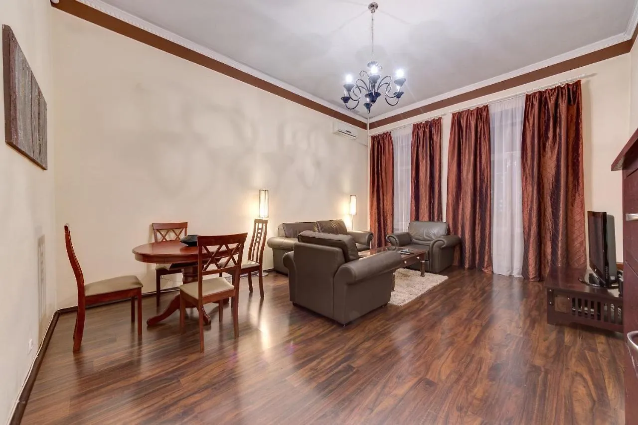 Four Bedroom Apartment Near The Nsc Olympic Kyjev