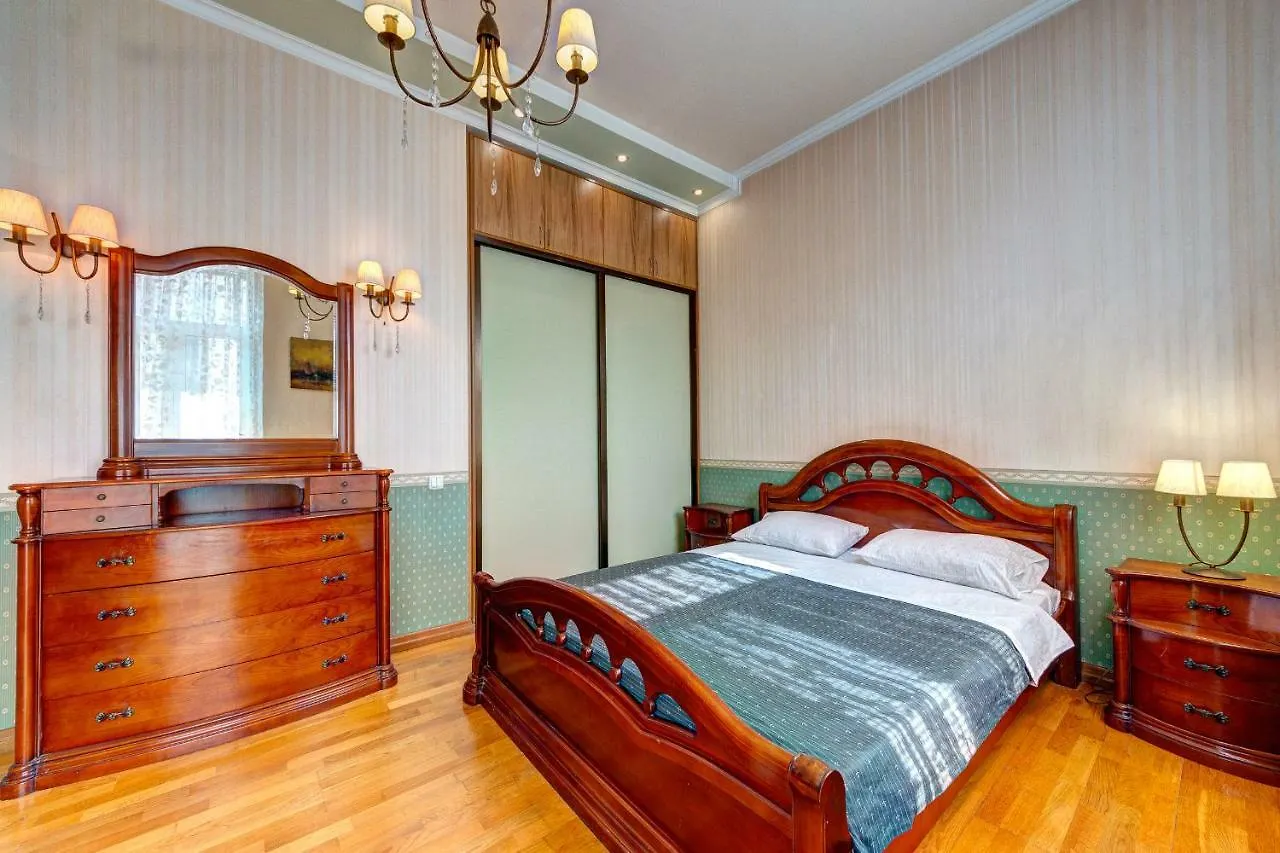 Four Bedroom Apartment Near The Nsc Olympic Kijev Ukrajna