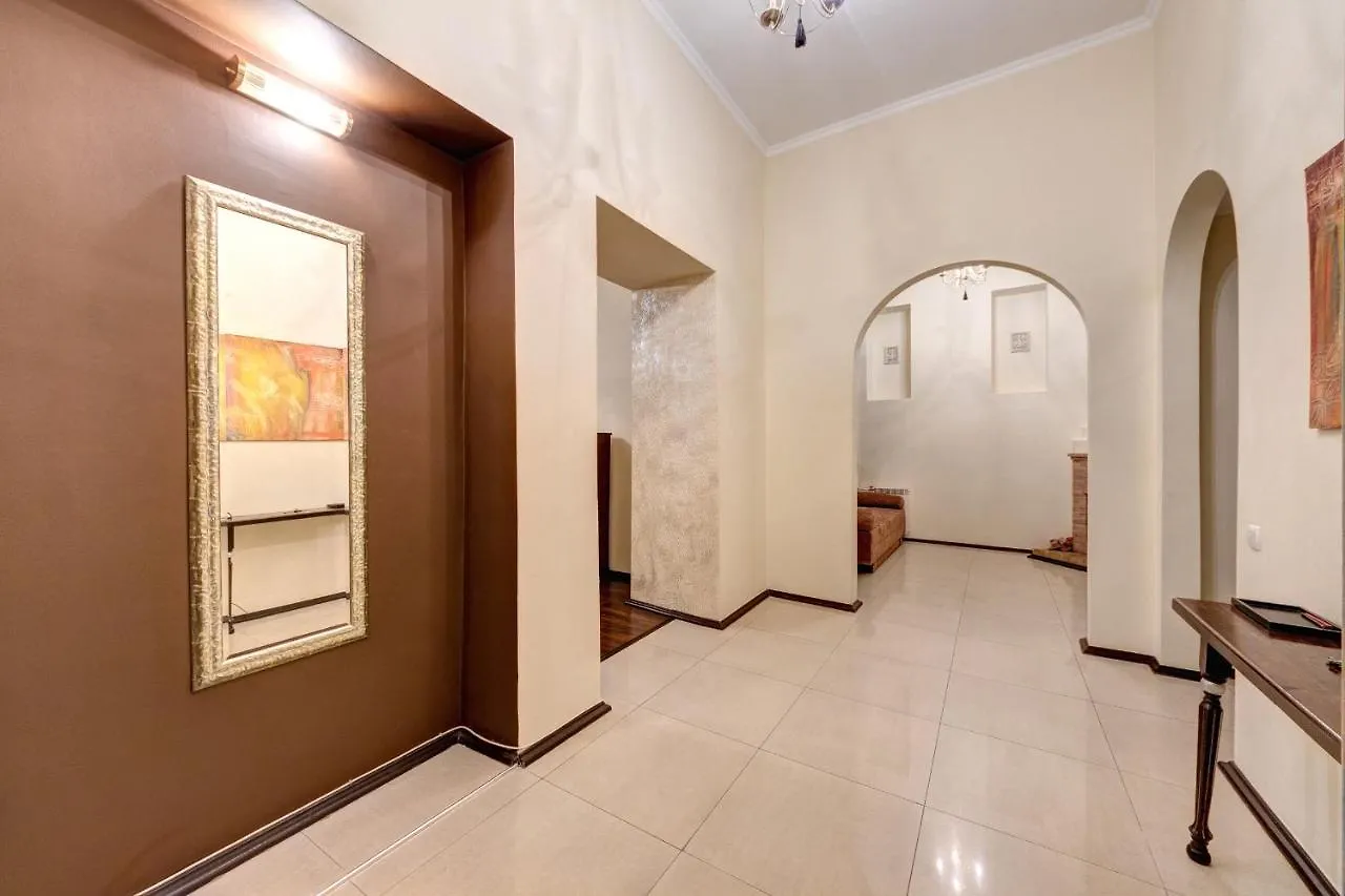 Four Bedroom Apartment Near The Nsc Olympic Kijev